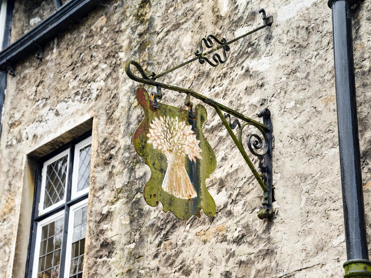 The Wheatsheaf At Beetham Hotel Sandside  Buitenkant foto